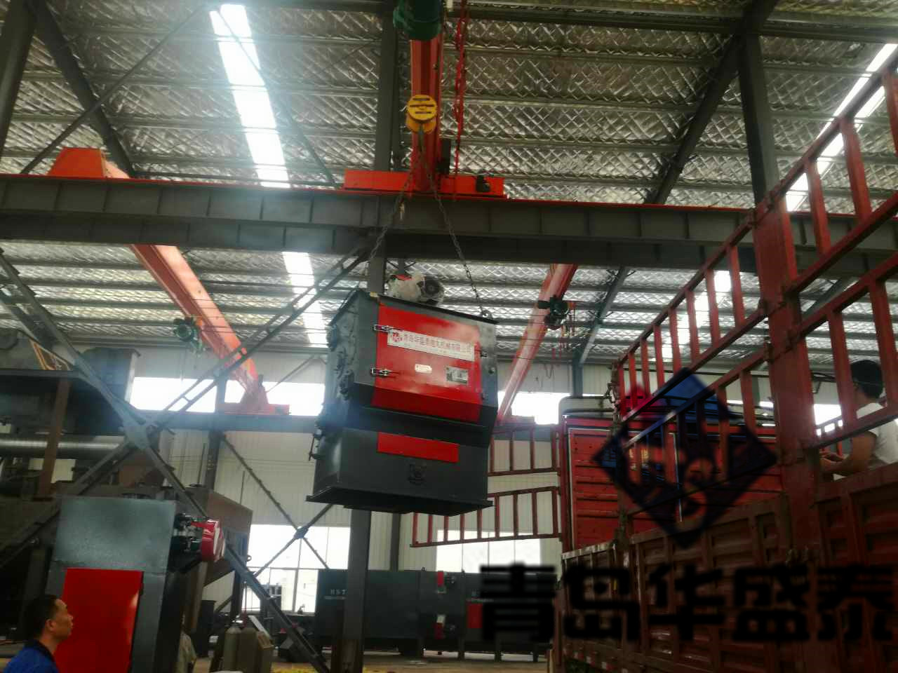 發(fā)往河北省326履帶式拋丸機(jī)裝車現(xiàn)場圖