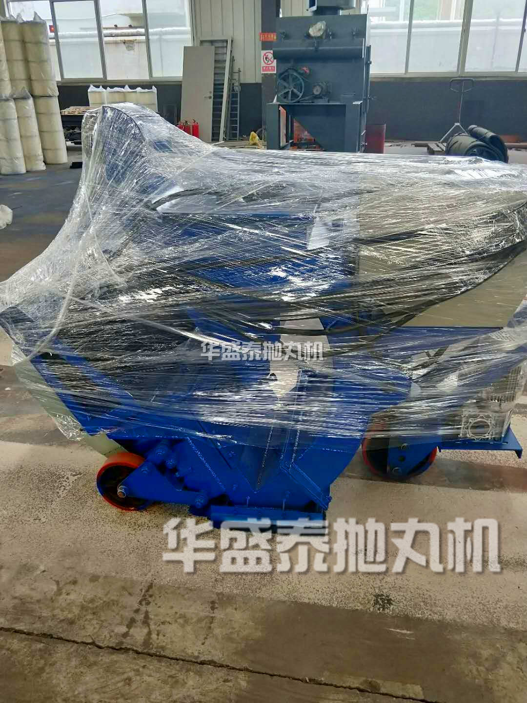 發貨大連葫蘆島HST550路面拋丸機裝車現場圖