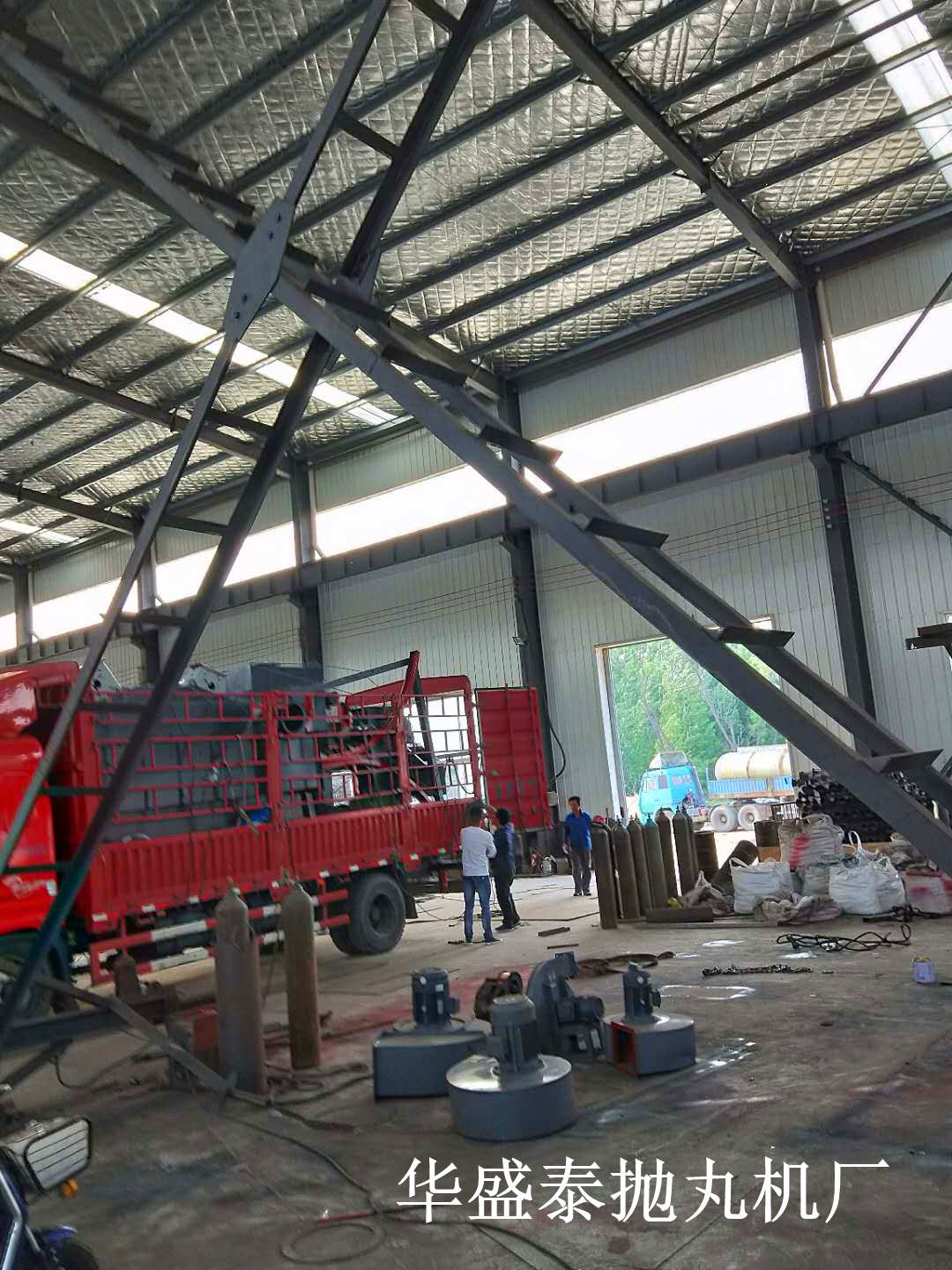 發往煙臺3720拋丸機發貨現場