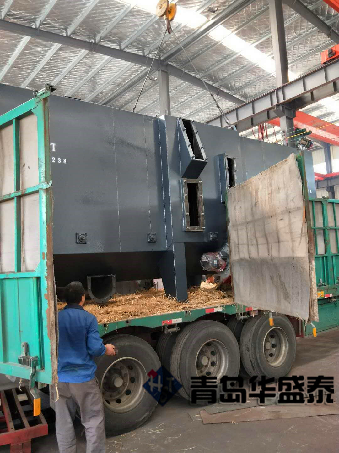 發往陜西榆林6910軌道通過式拋丸機發貨現場