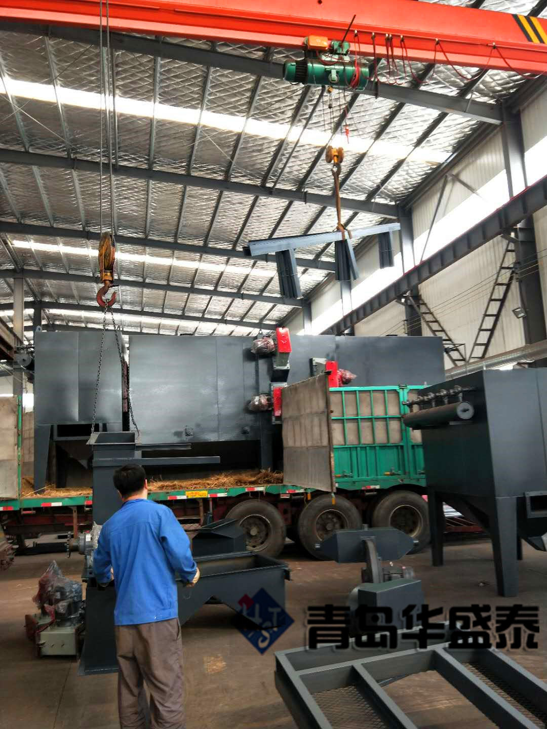 發往陜西榆林6910軌道通過式拋丸機發貨現場