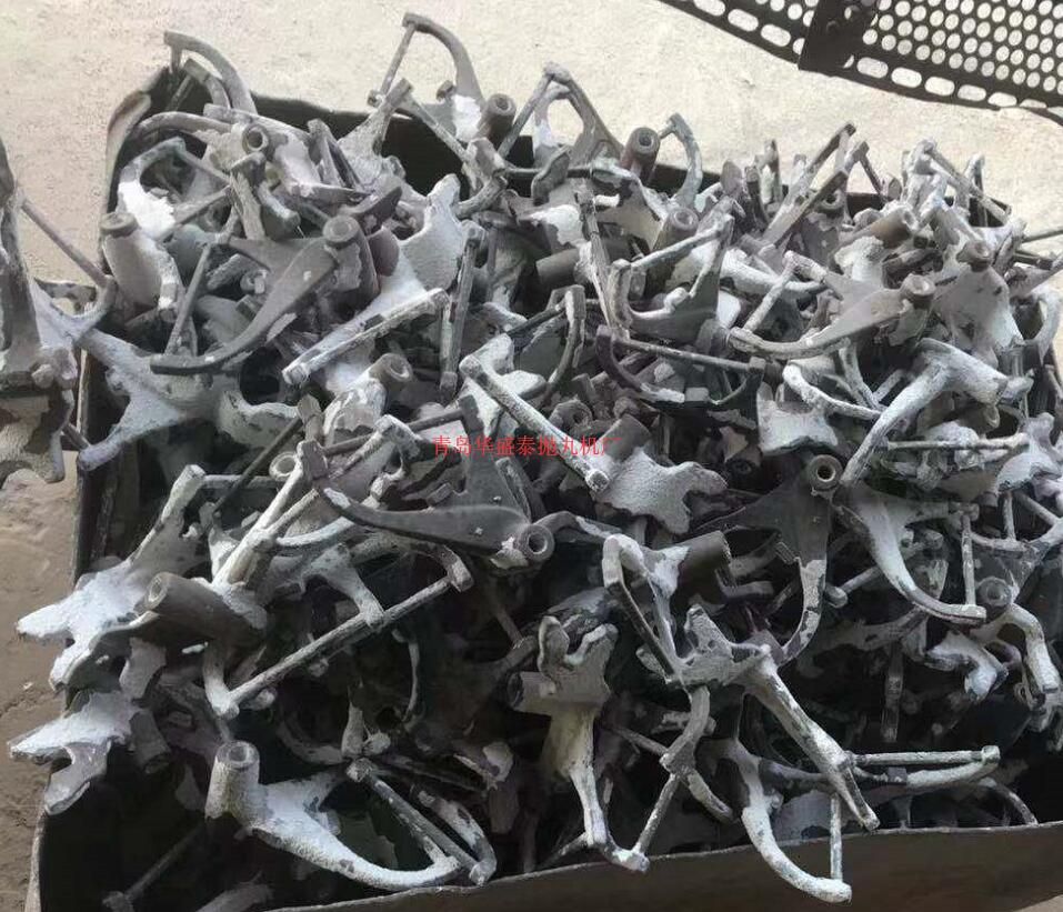 發貨聊城臨清自動上料3210拋丸除銹機調試完畢