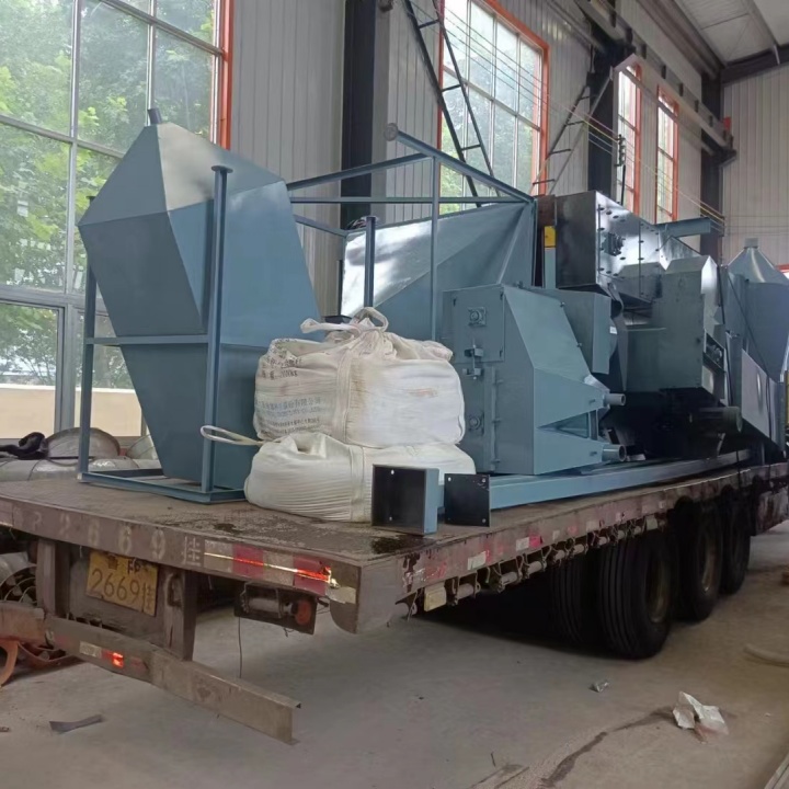 橡膠除銹履帶砂式機打磨視頻_橡膠履帶式打砂除銹機_砂帶除銹機設計