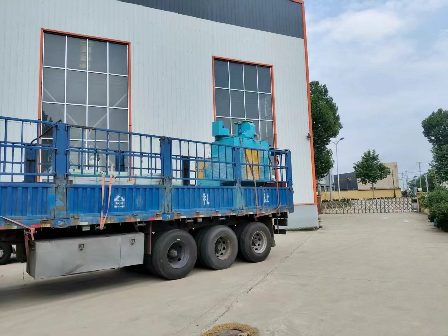 學生課桌椅拋丸機_拋丸機制作過程_拋丸機配件視頻