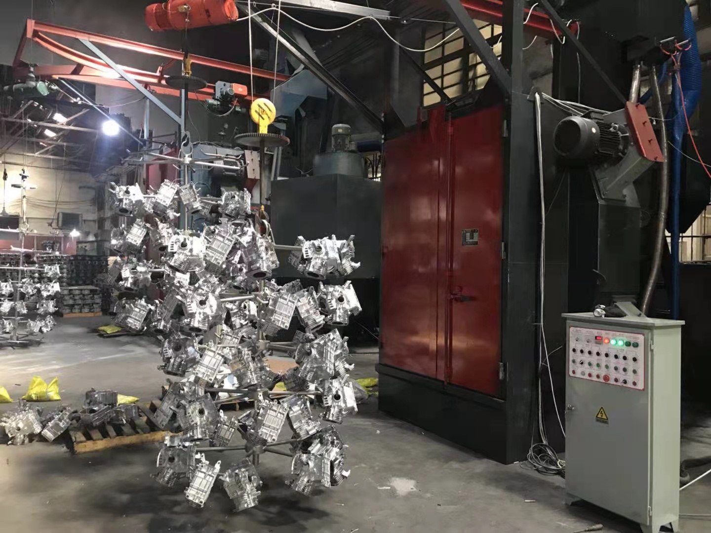 沖壓除銹拋丸機圖片_除銹拋丸機工作原理_沖壓件拋丸除銹機