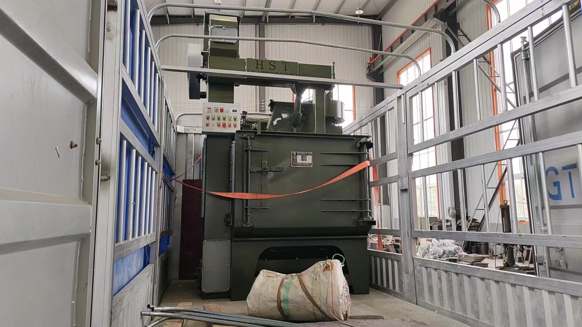 拋丸機(jī)橡膠履帶怎么修補(bǔ)_履帶拋丸機(jī)型號(hào)_Q326橡膠履帶拋丸機(jī)