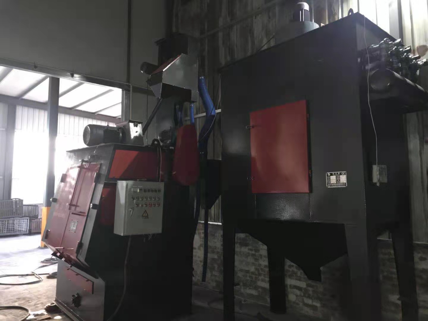 鋼管拋丸除銹機工作視頻_鋼板預(yù)處理線拋丸除銹機_除銹拋丸鋼板線機處理方法