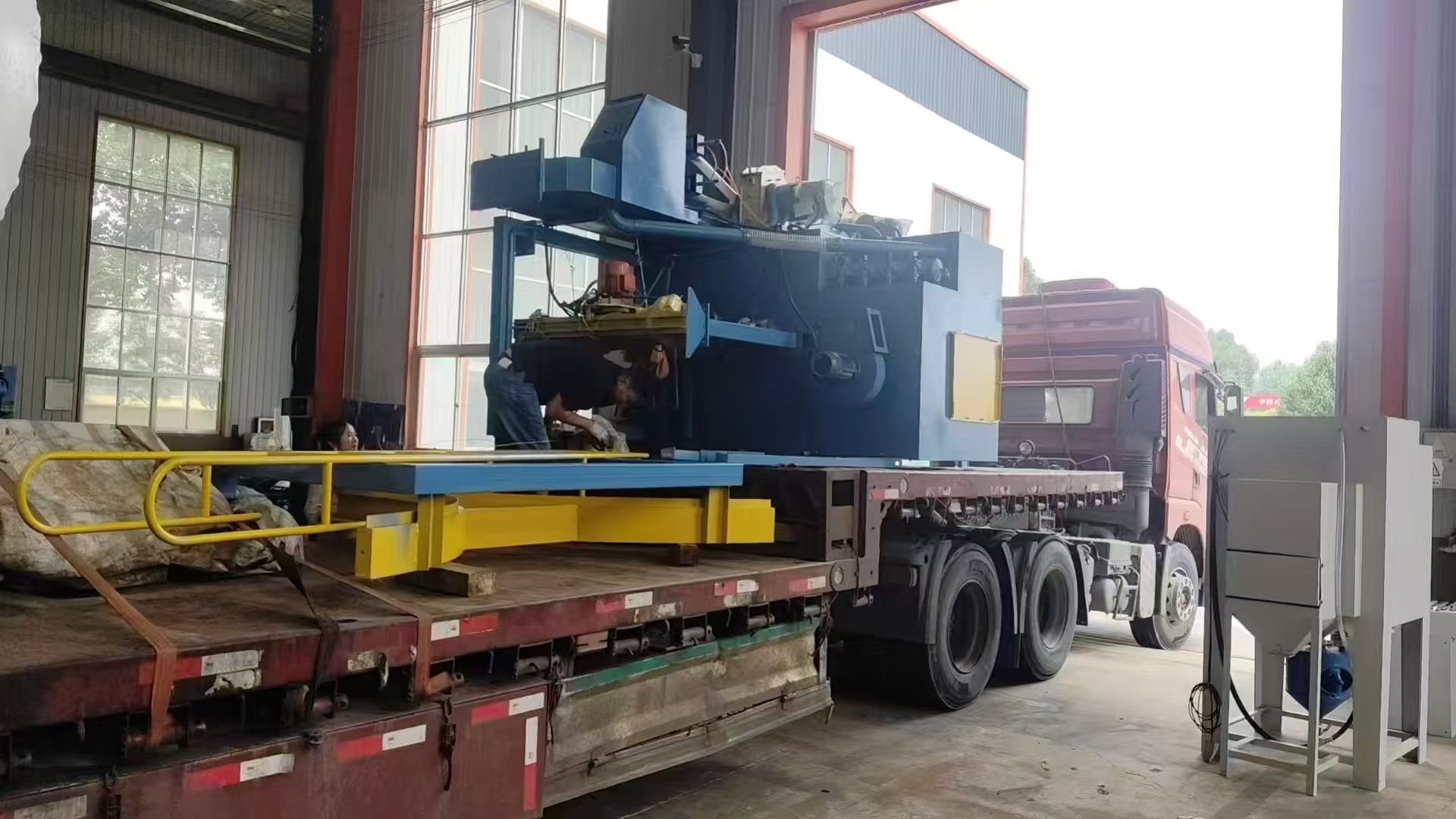 青島華盛泰 Q3710 吊鉤式拋丸機整裝發貨寧波鋼結構加工企業