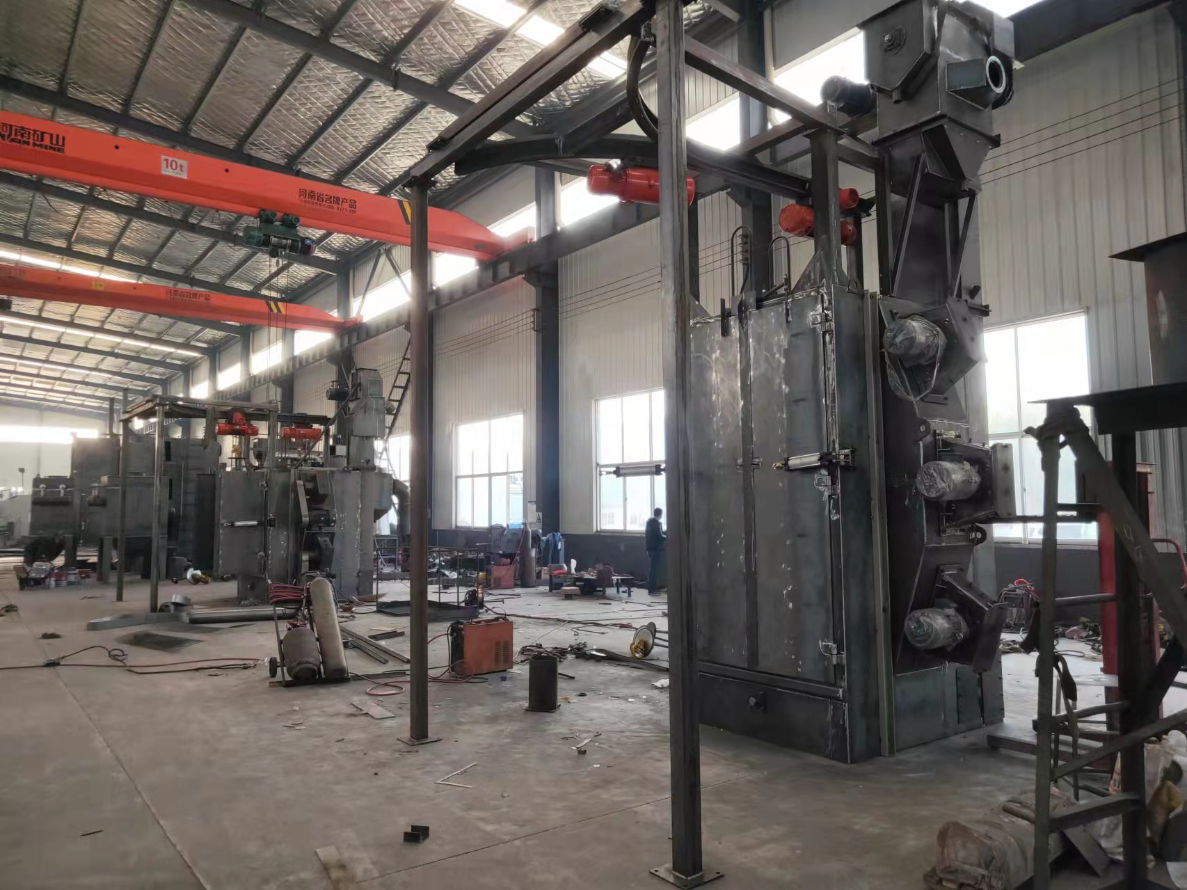 鏈條式拋丸機_懸掛鏈拋丸機視頻_懸鏈通過式拋丸打砂機