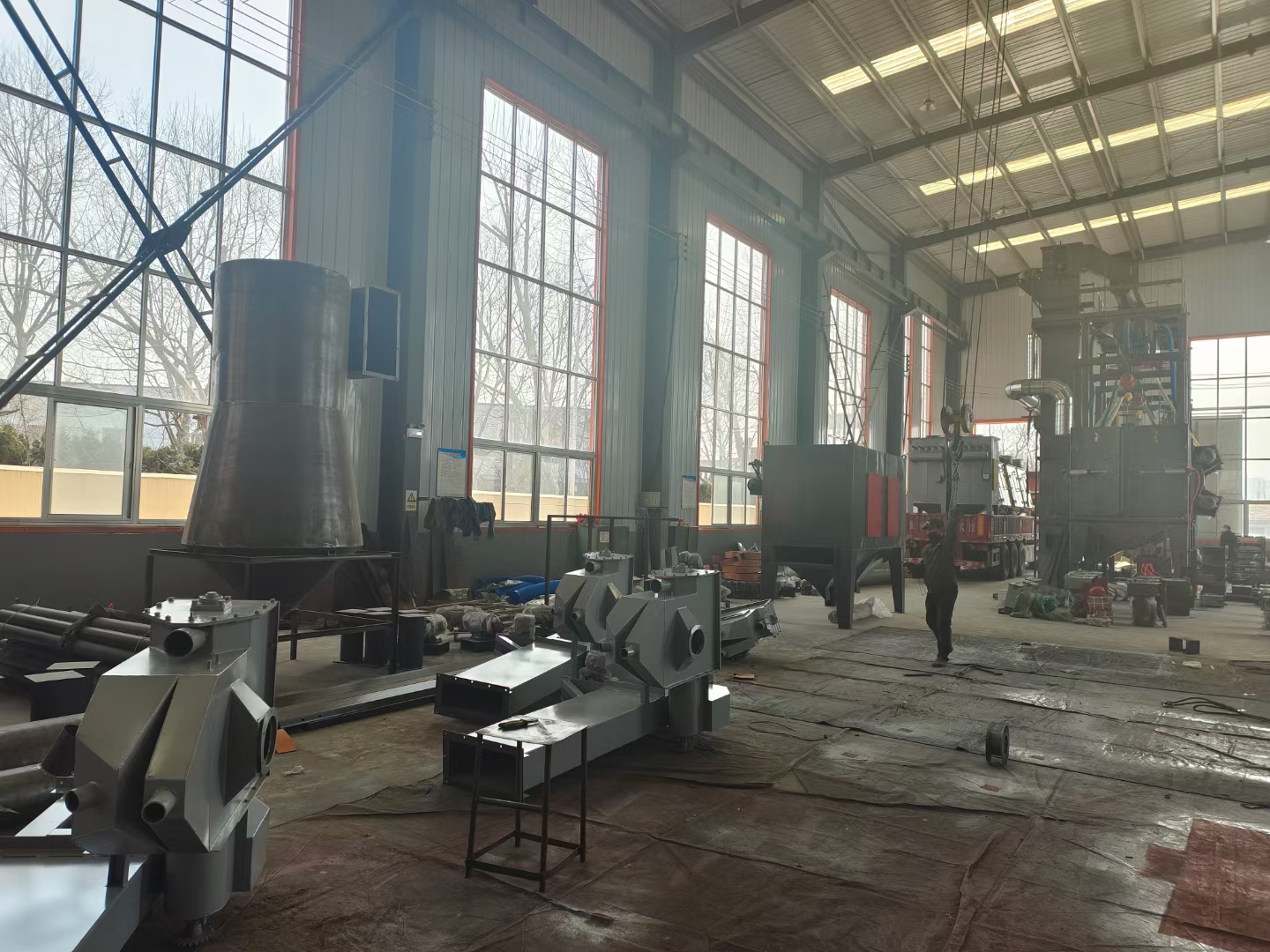 鋁型材拋丸機(jī)_鋁型材拋丸機(jī)安裝平面圖片_鋁件拋丸機(jī)里面的襯板用哪種
